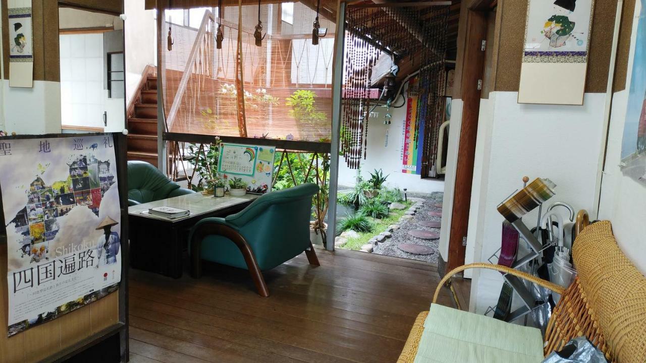 Walking Pilgrimage Hotel Tokiwa Ryokan Ozu  Eksteriør billede